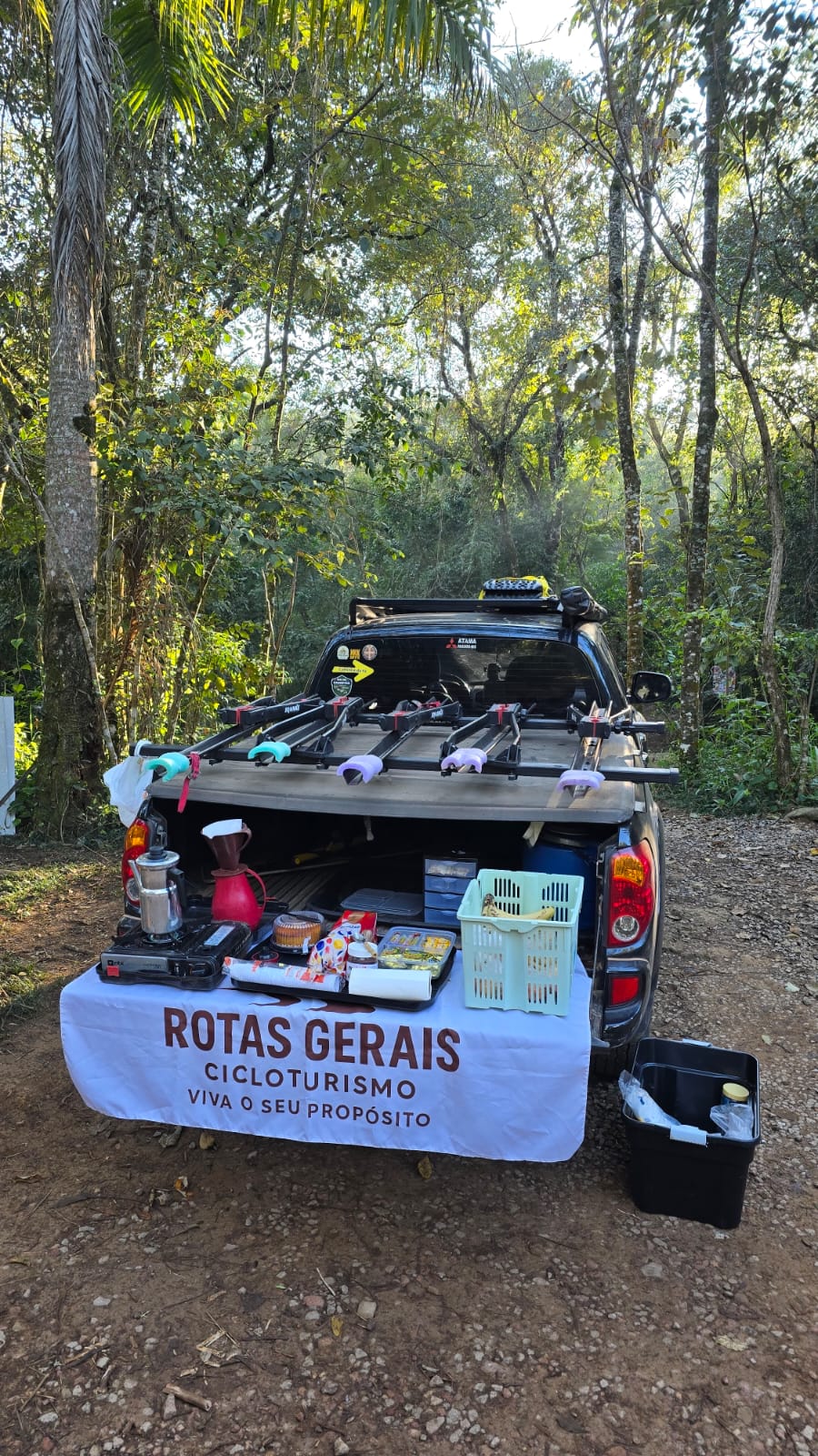 Caminho da Fé — Apoio 4x4 com café e frutas na beira da estrada